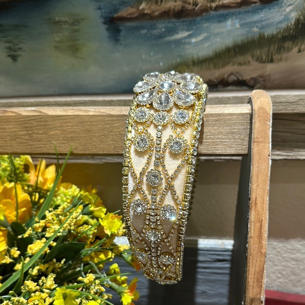 New Elegant Gold and Silver Embellished Headband
@cathclasscloset